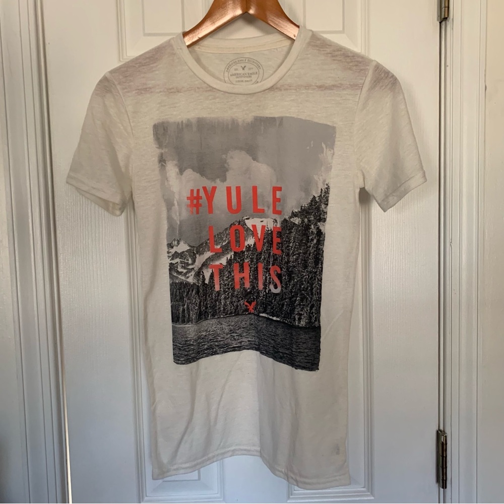 Retro AEO Yule Love This Scenic Linen Blend Tee